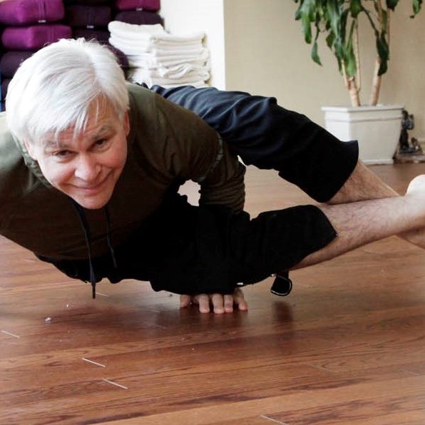 mm-astavakrasana